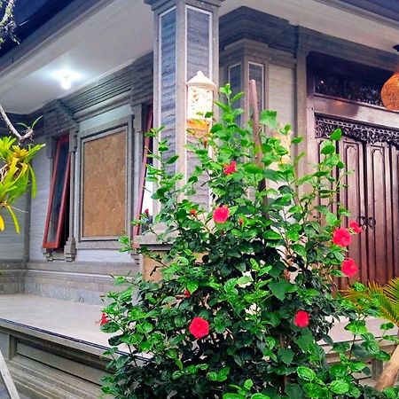 Regina Guest House Ubud  Exterior photo